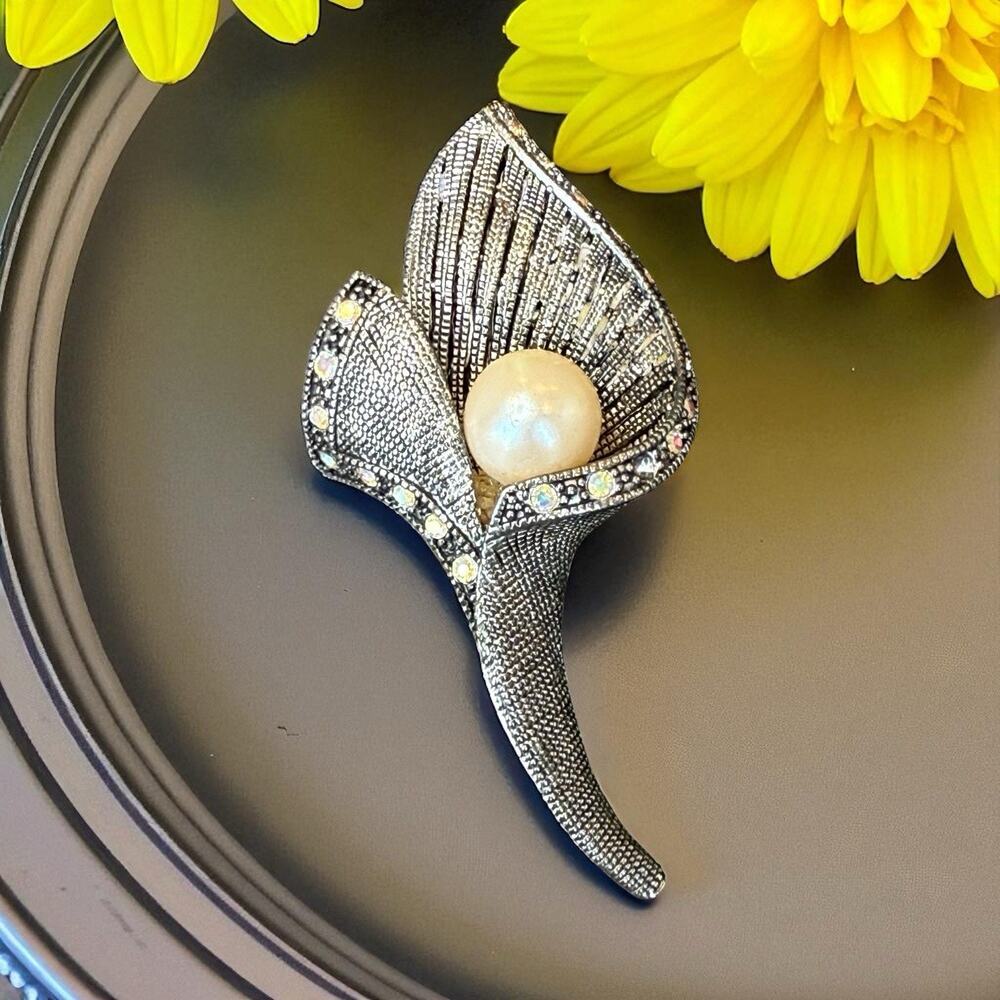 Vintage Faux Pearl Aurora Borealis Rhinestone Calla Lily Brooch Pin
